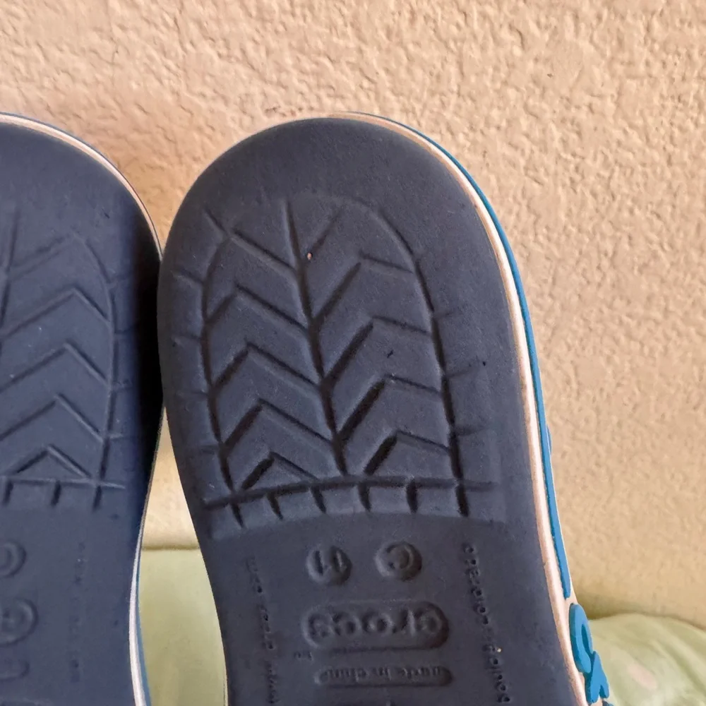 CROCS Kids Navy and Aqua Sandals size 11